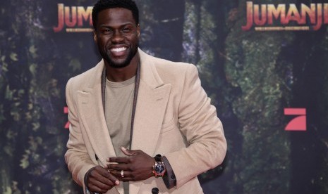 Kevin Hart. Kevin Hart menjadi salah satu artis kelas dunia yang pernah melontarkan pernyataan anti-LGBT.