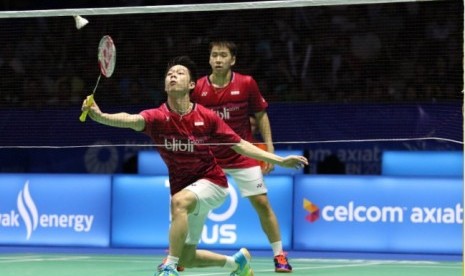 Kevin Sanjaya Sukamuljo (kiri) dan Marcus Fernaldi Gideon 