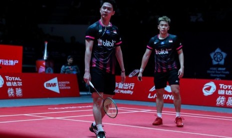 Kevin Sanjaya Sukamuljo/Marcus Fernaldi Gideon tersandung pada laga kedua penyisihan Grup A BWF World Tour Finals 2019 setelah dikalahkan Hiroyuki Endo/Yuta Watanabe, 11-21, 21-14, dan 11-21. 