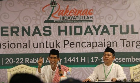 KH Abdurrahman Muhammad (kiri) kala memberikan arahan umum di forum Rakernas Hidayatullah di Gedung Pusat Dakwah Hidayatullah Jakarta, Selasa (17/12).