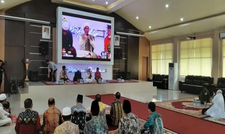 KH Ahmad Sanusi Ibrahim atau Guru Jaro mengungkapkan kekagumannya terhadap Dinas Perpustakaan dan Kearsipan Provinsi Kalimantan Selatan (Kalsel).