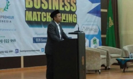 KH Ahmad Sugeng Utomo memberikan sambutan pada  seminar nasional 