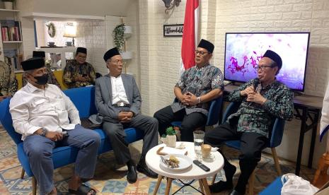 KH Andi Najmi Fuadi, KH Masdar F Marsudi, dan KH Abdul Manan Ghani saat Talk Show bertema Zakat dan Pajak Untuk Kemaslahatan Umat yang diselenggarakan Lajnah Dakwah Islam Nusantara (Ladisnu) pada Rabu (8/3/2023)