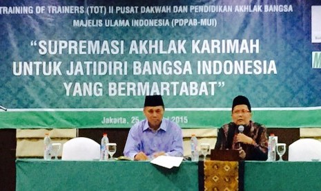 KH Asad said Ali (kiri) dan KH Cholil Nafis menjadi pembicara pada acara ToT Pusat Dakwah dan Pendidikan Akhlak Bangsa  (PDPAB) MUI Pusat (Ilustrasi)