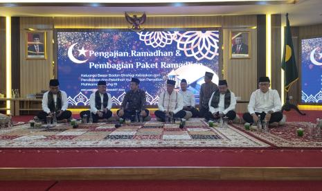 KH Bachtiar Nasir bersama jajaran pengurus Mahkamah Agung