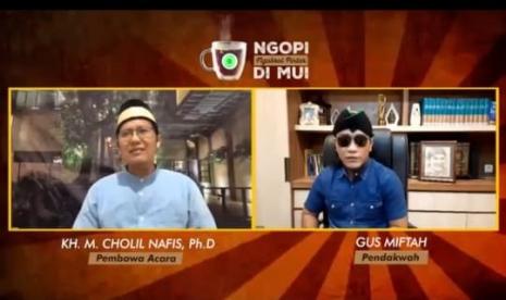 KH Chalil Nafis dan Gus Miftah dalam Program Ngobrol Pintar (Ngopi) di MUI