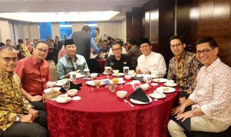 KH Cholil Nafis bersama sejumlah tokoh Nasional