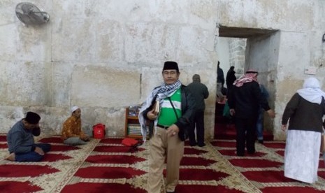 KH Hafidz Taftazani, ketua umum Asphurindo yang juga wakil ketua Asbihu-NU ketika berada di Masjidil Aqsa