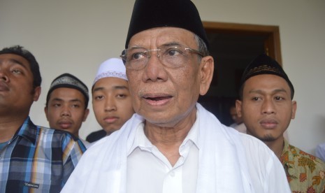 kh hasyim muzadi, mantan ketua umum pengurus besar nahdhatul ulama