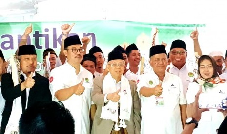 KH Ma'ruf Amin dan Ketua Umum ARBI Lukmanul Hakim saat peluncuran program Rombong.