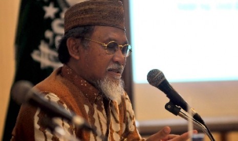 KH Mahmud Ali Zain Dewan Pembina BMT Sidogiri