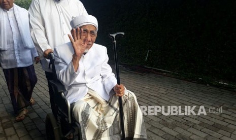 KH Maimun Zubair. Mbah Maimun Zubair dikenal berhati-hati siapkan nafkah untuk anak-anaknya 