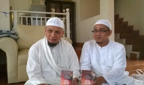 KH Muhammad Arifin Ilham (kiri) dan Ustadz A Saefulloh.