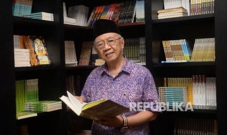 Pengasuh Pondok Pesantren Tebu Ireng Jombang, KH Salahuddin Wahid (Gus Solah).