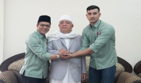 KH Sofyan Yahya menyampaikan dukungan pada Bupati Bandung Dadang Supriatna dan Ali Syakieb