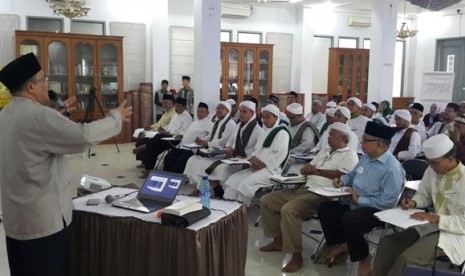 kh wahfiuddin di hadapan para peserta pelatihan tasawuf yang digelar Jatman DKI Jakarta 