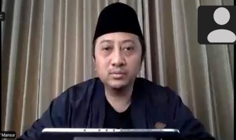 KH Yusuf Mansur memberikan sambutan dalam Milad ke-18 Daarul Quran.