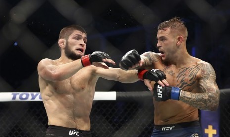 Petarung UFC Dustin Poirier (kanan).