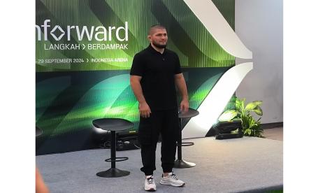 Khabib Nurmagomedov at Kahforward event at Indonesia Arena, GBK, Saturday (28/9/2024).