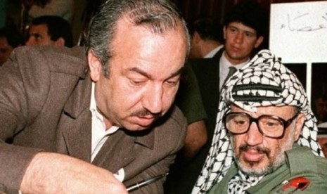 Khalil Ibrahim al-Wasir atau dikenal Abu Jihad, pendiri partai nasionalis sekuler di Palestina, Fatah.