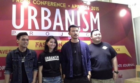 ki-ka: Krisnanda Wisnuaji Founder Imaginer Creative Event (IMC), Fairra Tri Agustin (Co-Founder IMC), Rio Dewanto, Daniel Bams (entrepreneur Food Truck) dalam jumpa pers Urbanism Project