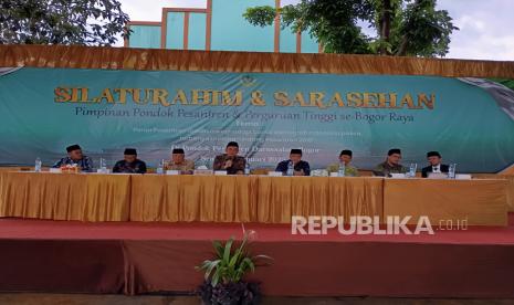 Kiai sejumlah pesantren menjadi narasumber sarasehan di Pesantren Darussalam Ciomas Bogor