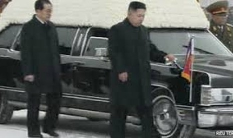 Kim Jong-un dan Chang Song-thaek 