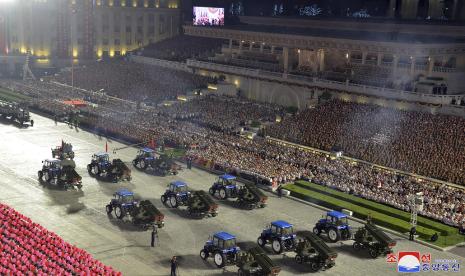 Kim Jong-un memperingati ulang tahun berdirinya negara tersebut pada 9 September dengan parade kelompok paramiliter. 