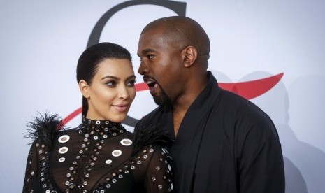  Kanye West perdengarkan suara monolog Kim Kardashian di acara perilisan album keduanya, Donda 2. (ilustrasi)