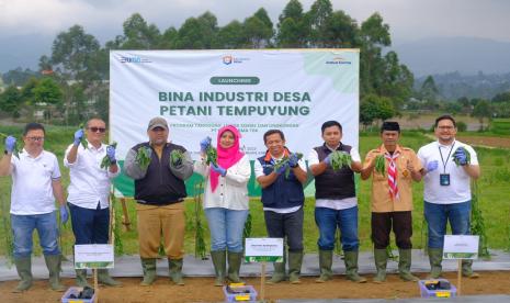 Kimia Farma menggelar program Tanggung Jawab Sosial Lingkungan (TJSL) dalam program Launching Program Bina Industri Desa (BID) Petani Tempuyung. Program ini menggunakan pendekatan Creating Shared Value (CSV) yang mendukung capaian Tujuan Pembangunan Berkelanjutan.