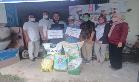 Kinerja kios pengecer yang tergabung dalam program Joint Business Plan (JBP) Retail Management optimal, PT Pupuk Kalimantan Timur (PKT) kembali berikan apresiasi bagi 13 kios di tiga wilayah distribusi PKT. Di antaranya 2 kios di Jawa Timur, 9 kios di Gorontalo dan 2 di Sulawesi Selatan.