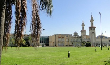 Arab Saudi Sediakan Makanan Berbuka di Masjid Argentina. King Fahd Islamic Cultural Center di Buenos Aires, Argentina.