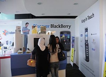 Kios penjual ponsel Blacberry.