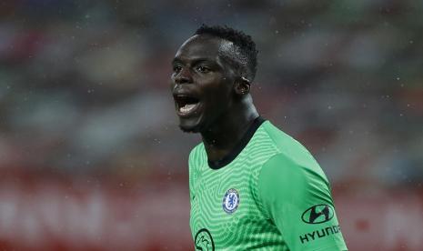 Kiper anyar Chelsea Edouad Mendy  saat pertandingan melawan Manchester United di Old Traffod.