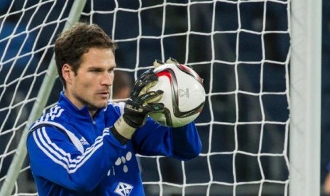 Kiper Asmir Begovic.