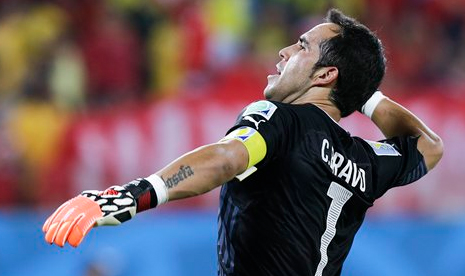 Kiper Cile Claudio Bravo.