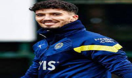 Kiper Fenerbahce Altay Bayindir yang musim 2023/2024 ini pindah ke Manchester United.