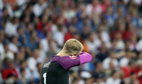 Kiper Manchester City,Joe Harta saat berlaga untuk timnas Inggris di Piala Eropa 2016.