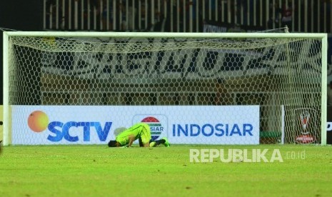 Kiper Persib Bandung, M Deden Natshir.