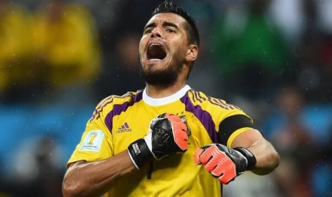 Kiper Sergio Romero.