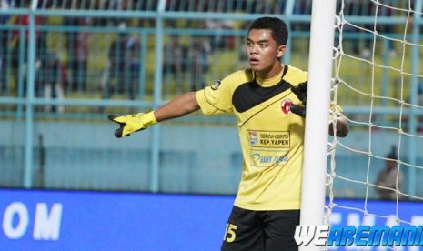 Kiper Teguh Amiruddin.