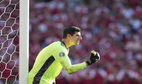 Kiper Belgia Thibaut Courtois.