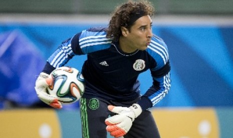 Kiper Timnas Meksiko Guillermo Ochoa.