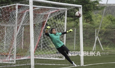 Kiper timnas putri Indonesia Prihatini 