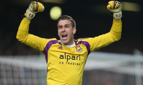 Kiper West Ham United, Adrian.