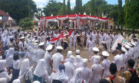 Kirab Pemuda Nusantara 2017 dan Deklarasi Pemuda yang diselenggarakan di halaman Kantor Wali Kota Cilegon, Senin (20/11).