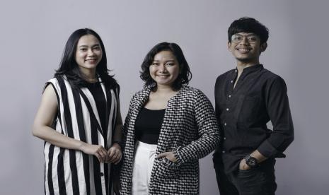 Kiri-kanan: Lisa Putri (Strategy Director), Zehrina Riskyankeiko (Managing Director), Thufeil Izz (Creative Director)