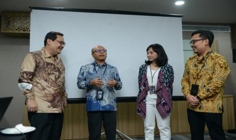 (Kiri ke Kanan) Reza Yamora Siregar - Head/Senior Executive Vice President at IFG Progress, Hexana Tri Sasongko -  Direktur Utama Indonesia Financial Group, Oktarina Dwidya Sistha - Sekretaris Perusahaan IFG dan  Ibrahim Kholilul Rohman - Senior Research Associate IFG Progress dalam Mini Media Gathering Indonesia Financial Group pada Rabu (10/05). Acara ini menjadi rangkaian pembuka acara IFG National Conference 2023 yang akan diadakan pada 16 Mei 2023 di Hotel JS Luwansa Jakarta Pusat.