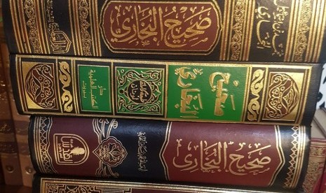 Imam Al Bukhari dikenal sebagai pakar hadits sepanjang masa. Kitab Sahih Bukhari