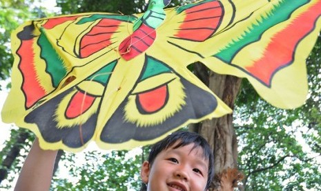 Kite is not only for kid. People of  Bandar Lampung has a unique tradition which using kite for fishing. (illustration)  